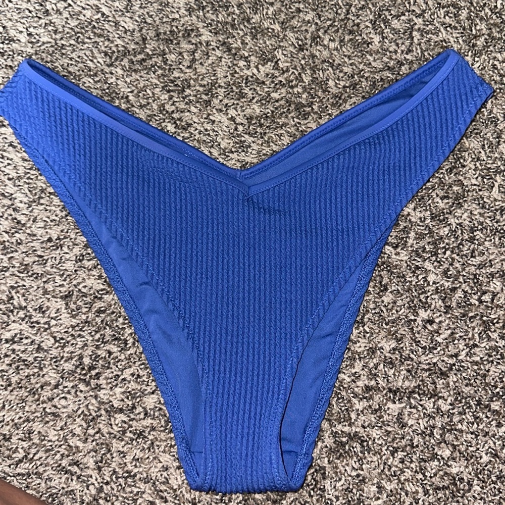 High cut cheeky bottoms